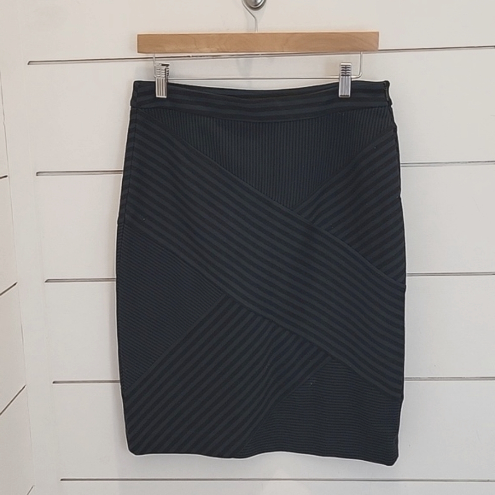 GRACE ELEMENTS size 8 blue and black modern midi skirt